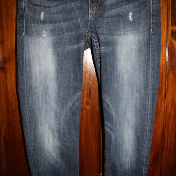 Arizona Ladies/Teen Distressed Ankle Jeans - Picture 3 of 14